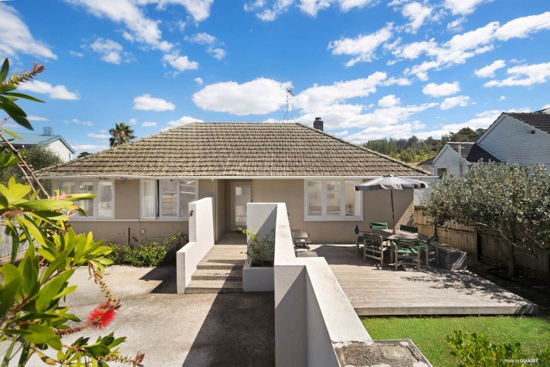 35 Apirana Avenue, St Johns - Carousel 1