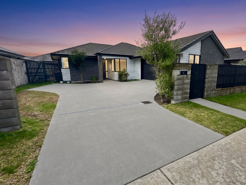 215 Te Okuroa Drive, Papamoa - Carousel 1