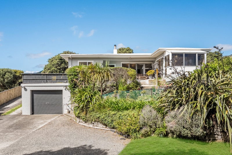 16 Paneta Street, Paekakariki - Carousel 2