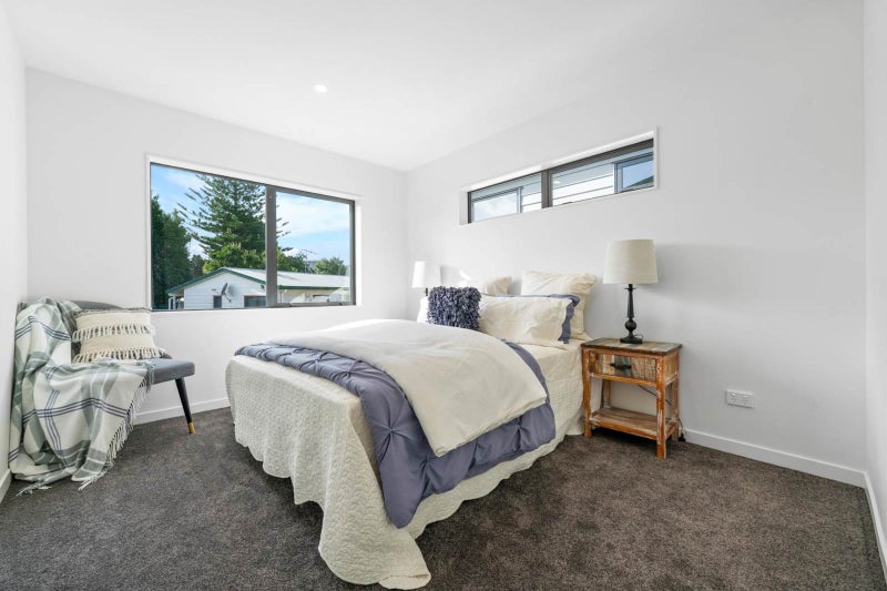 35A Noall Street, Te Atatu Peninsula, Auckland - Carousel 21