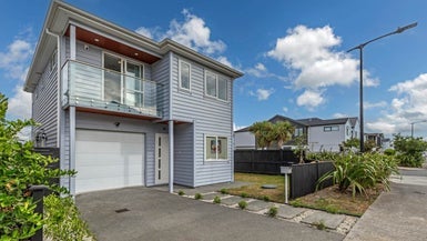 12 Pihoihoi Place, Hobsonville, Auckland - Carousel 1
