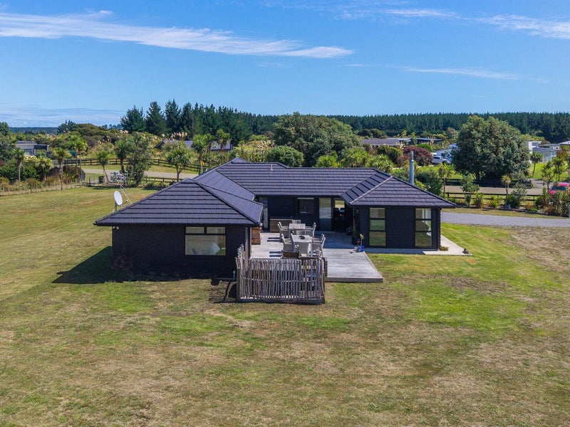 8 Kanuka Drive, Waitārere, Levin - Carousel 1