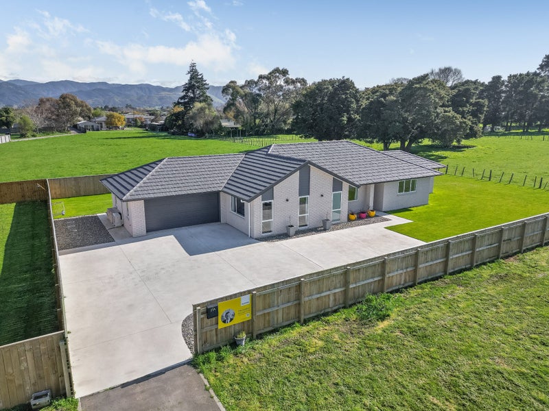 21A Madison Street, Carterton - Carousel 1