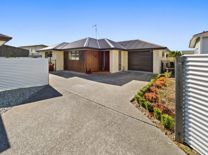 131 WALNUT AVENUE, Allenton, Ashburton - Carousel 1