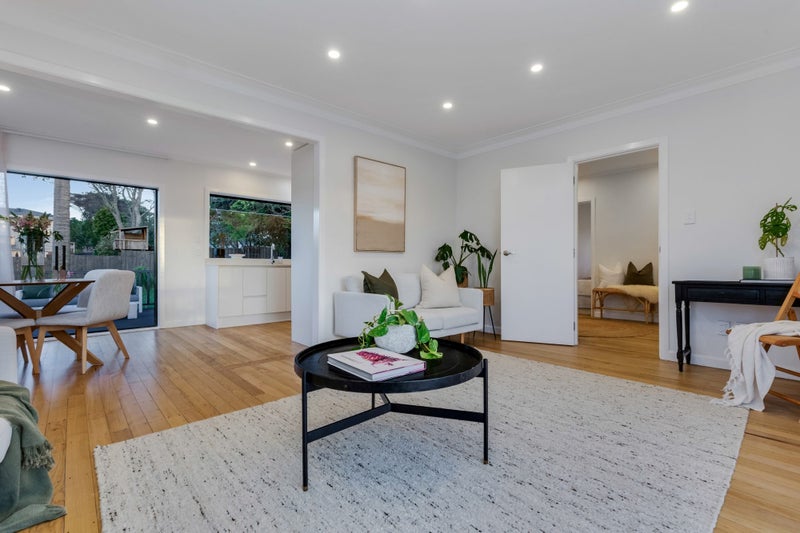 19 Highland Avenue, Titirangi, Auckland - Carousel 2