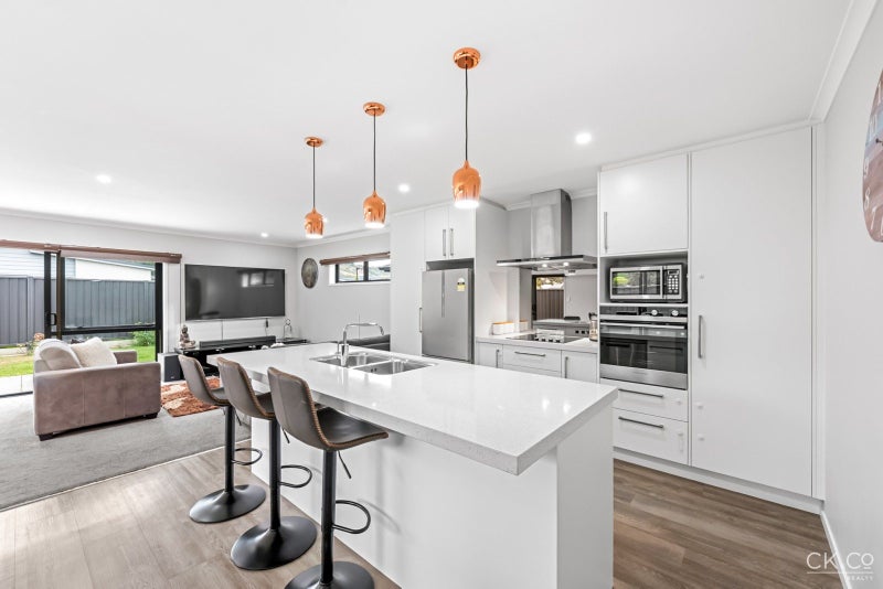 6 Pattullo Crescent, Wallaceville, Upper Hutt - Carousel 2