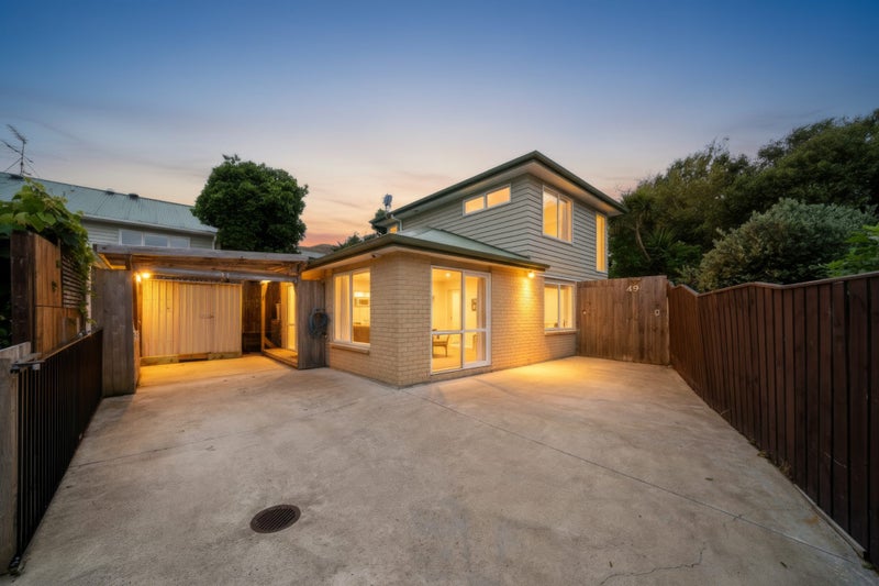 49A Raroa Terrace, Tawa, Wellington - Carousel 1