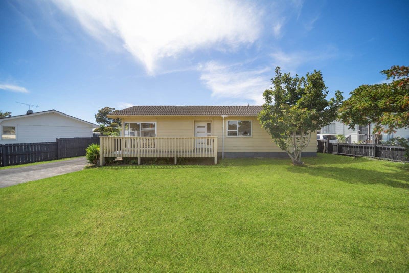 17 Sandrine Avenue, Clover Park, Auckland - Carousel 1