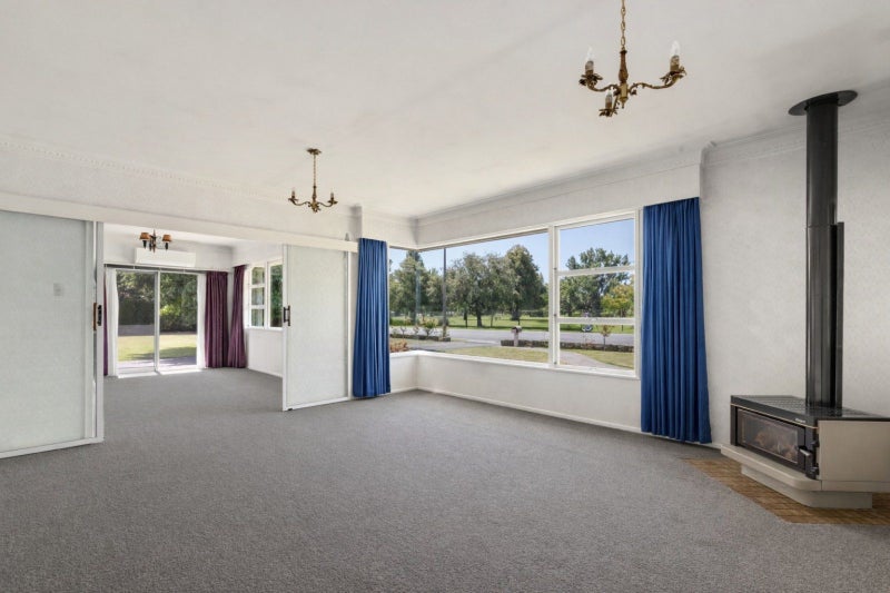 235 Kenilworth Road, Mayfair, Hastings - Carousel 2