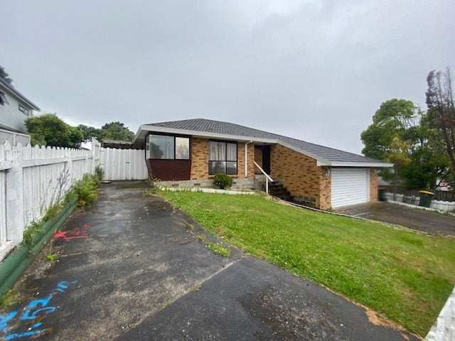 40 Pigeon Mountain Road, Half Moon Bay, Auckland - Carousel 1