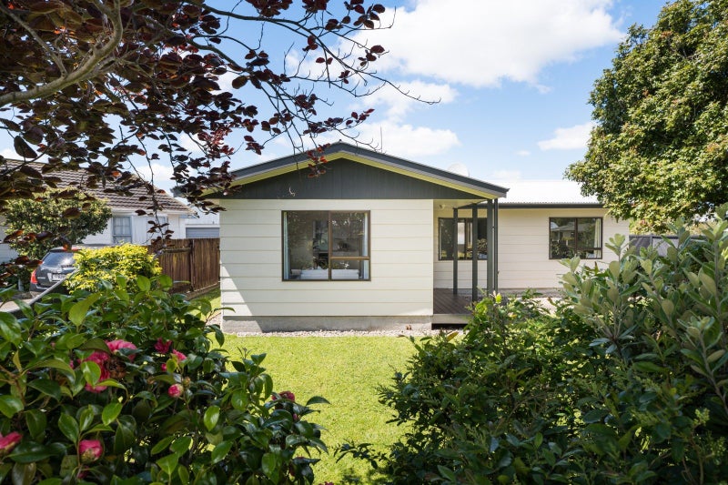 60 Hillcrest Drive, Kelvin Grove, Palmerston North - Carousel 1