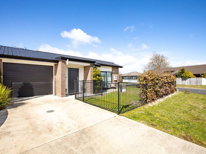 33B Saxbys Road, Glenview, Hamilton - Carousel 1