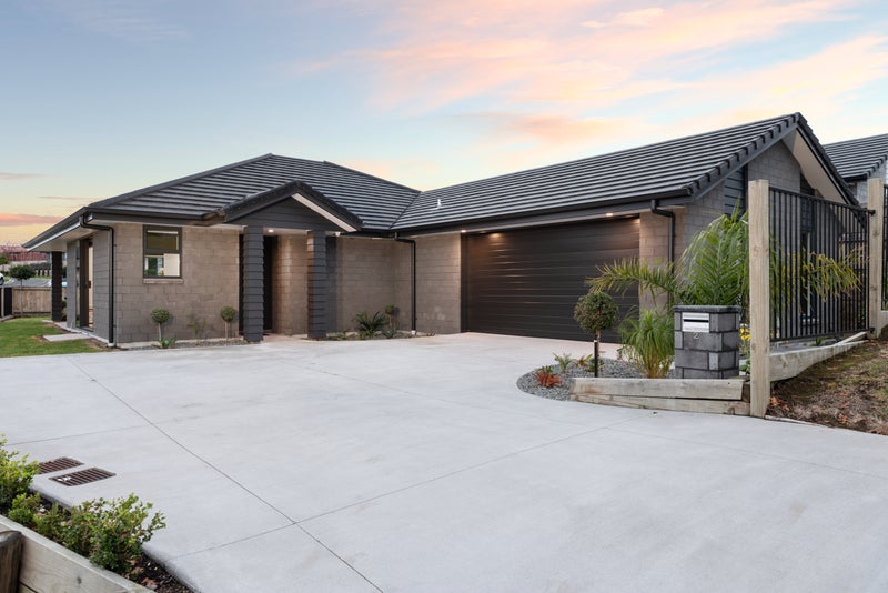 2 Moira Close, Welcome Bay, Tauranga - Carousel 1