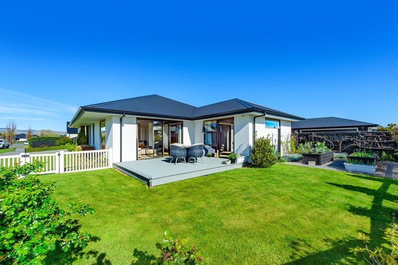 28 Veuve Drive, Lincoln, Lincoln - Carousel 1