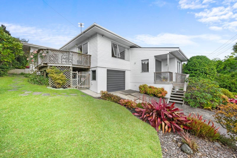25 Seaton Road, Murrays Bay, Auckland - Carousel 50