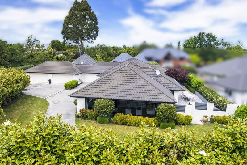 19 Regent'S Park Drive, CASEBROOK, CHRISTCHURCH - Carousel 1