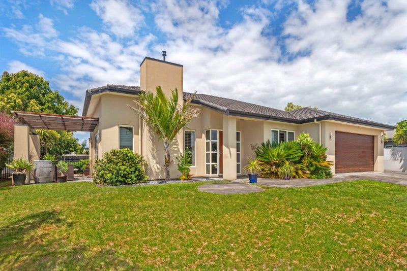 11 Charteris Rise, Riverdale, Gisborne - Carousel 1