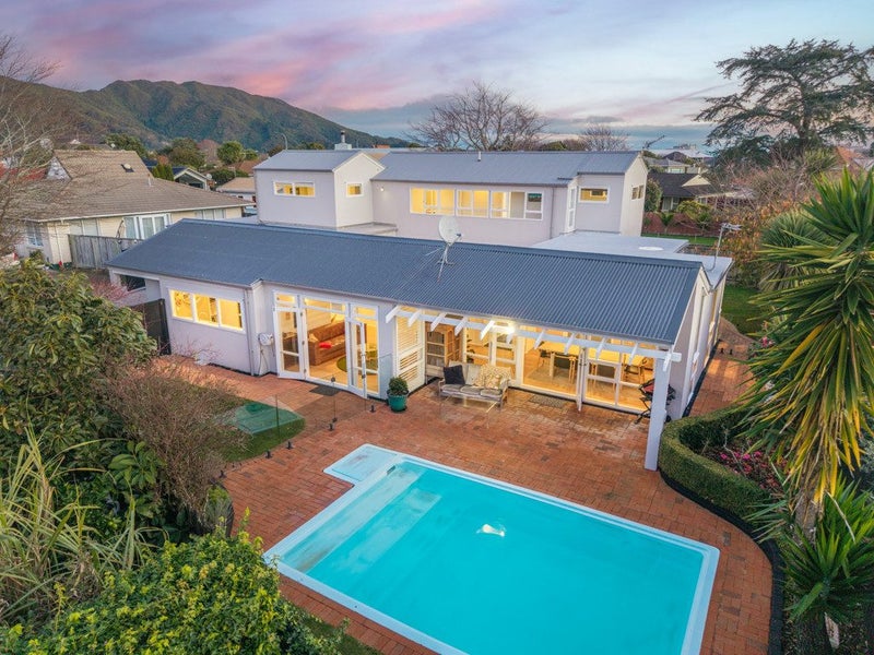 5 St Columbans Grove, Boulcott, Lower Hutt - Carousel 1