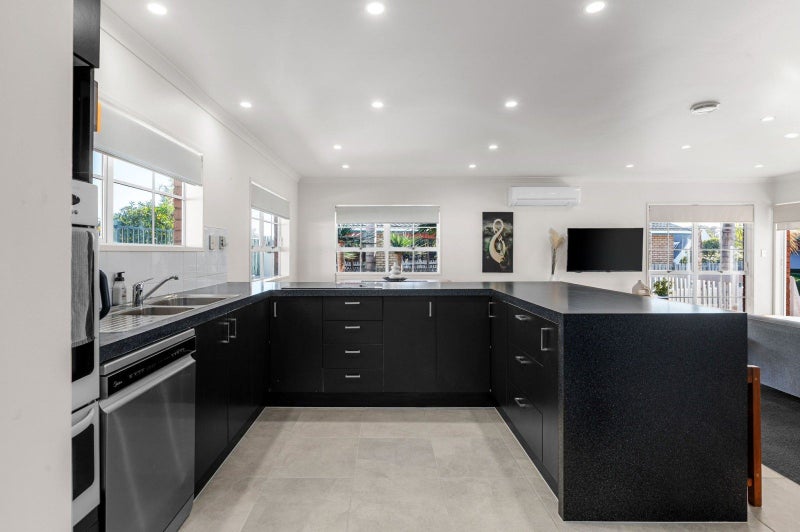 42 Gilbass Avenue, Hamilton Lake, Hamilton - Carousel 2