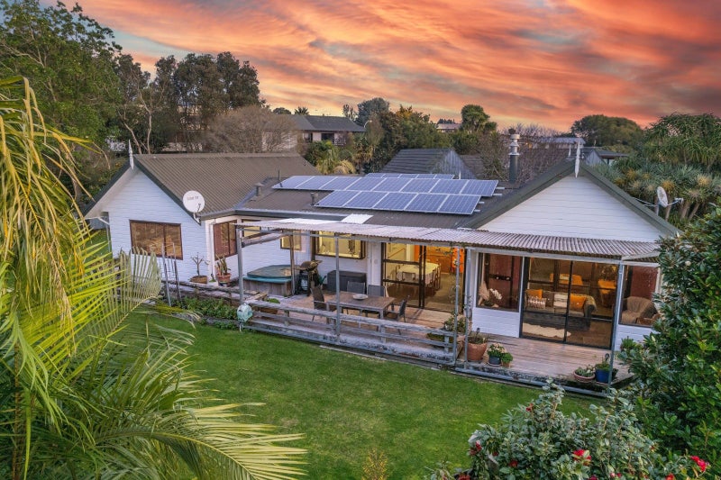 12 Pamir Place, Welcome Bay, Tauranga - Carousel 1