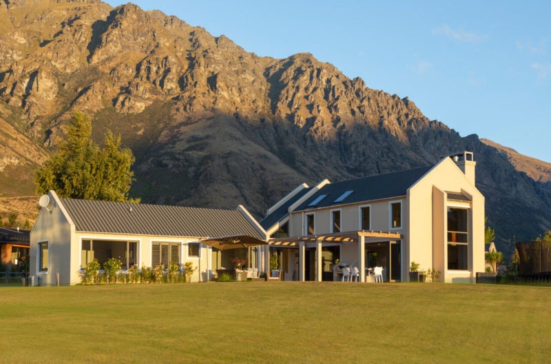 5 Scenic Drive, Drift Bay, Queenstown - Carousel 1