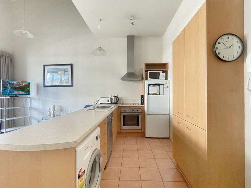 6/220 Thorndon Quay, Pipitea, Wellington - Carousel 2