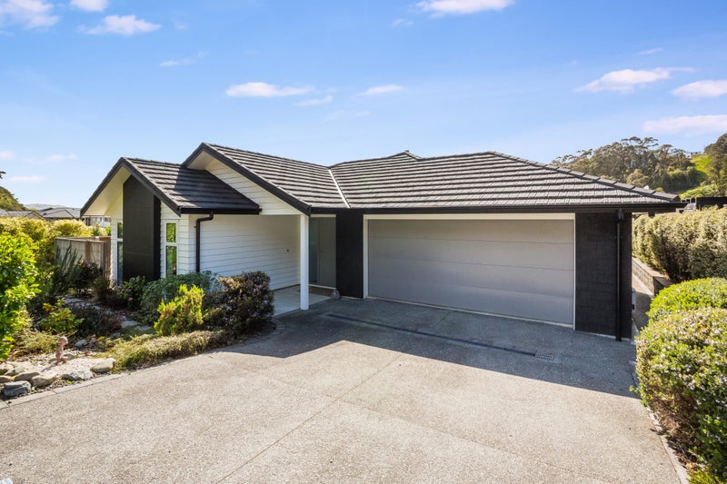 44 Banks Boulevard, Whitby, Porirua - Carousel 1