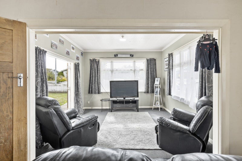 64 Lyndhurst Street, Takaro, Palmerston North - Carousel 2