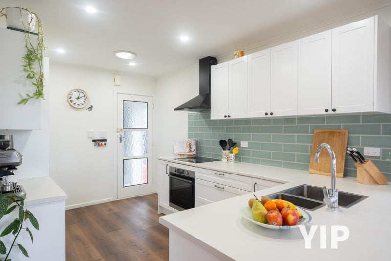 7 Catherine Crescent, Paparangi, Wellington - Carousel 2