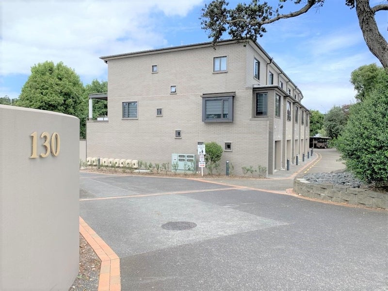 48A/130 Great South Road, Remuera, Auckland - Carousel 2