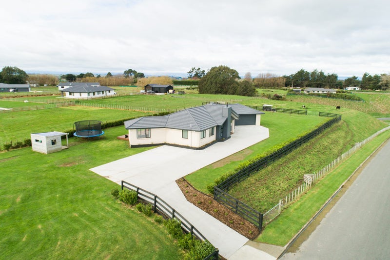 40 View Road, HALCOMBE, Halcombe - Carousel 35