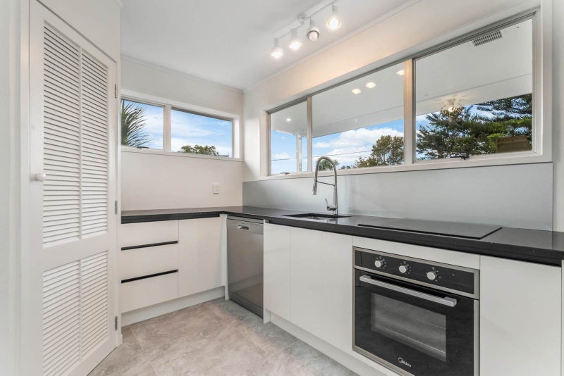 3/70 Kaurilands Road, Titirangi, Auckland - Carousel 2
