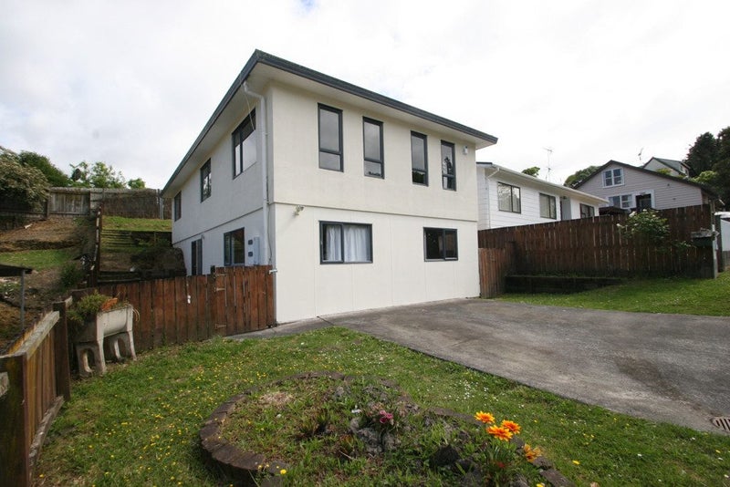 8A Garner Place, Glenfield, Auckland - Carousel 1