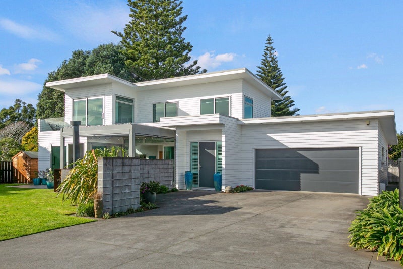 17 Pitcairn Street, Oakura - Carousel 1