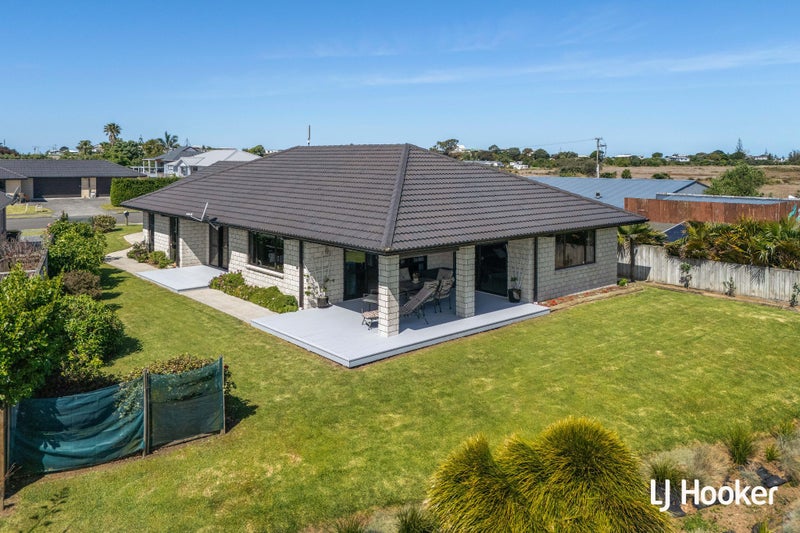 11 Reel Road, Athenree, Waihi Beach - Carousel 1