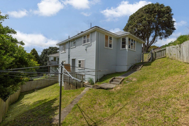 35 Gloucester Street, Cannons Creek, Porirua - Carousel 2