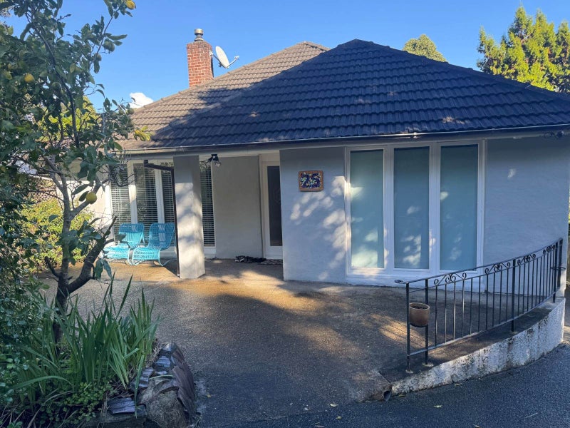 25 Arama Avenue, Titirangi, Auckland - Carousel 1