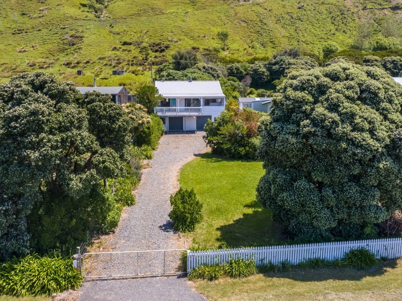 279 Mataikona Road, Mataikona, Tīnui - Carousel 2