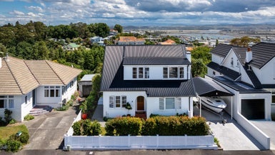 6 Coleman Terrace, Hospital Hill, Napier - Carousel 1