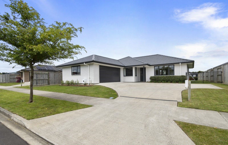 21 Sardinia Grove, Fitzherbert, Palmerston North - Carousel 1