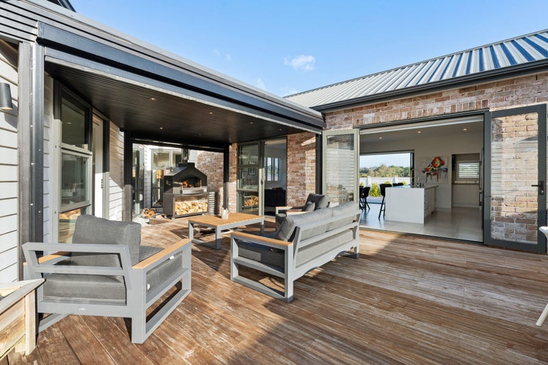 47 Angiangi Crescent, Beachlands, Auckland - Carousel 1