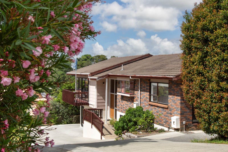 21 Barker Rise, Northcross, Auckland - Carousel 2