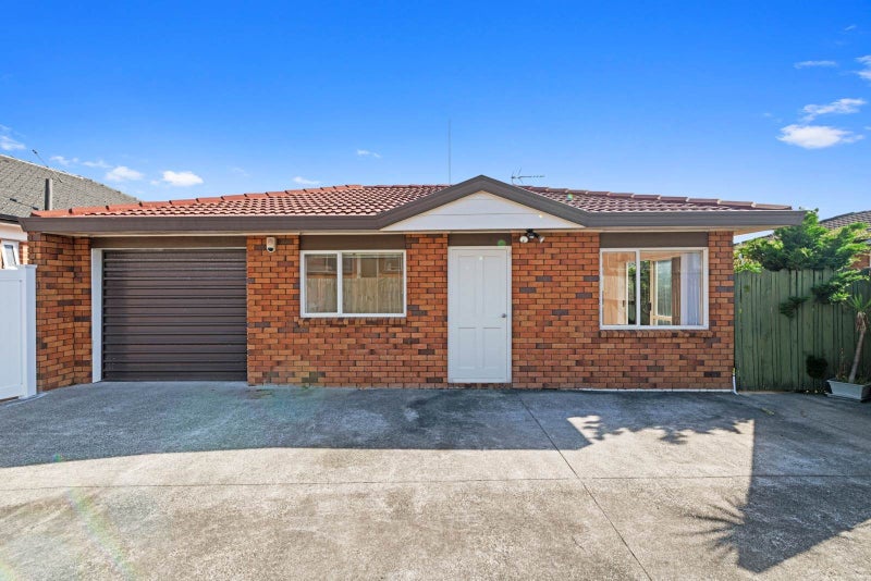2/16 King Street, Papatoetoe, Auckland - Carousel 1