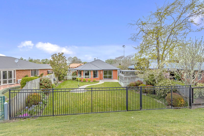 21 Langley Place, Belfast, Christchurch - Carousel 19