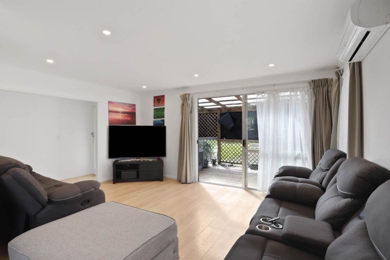 16 Kemp Road, Massey, Auckland - Carousel 2