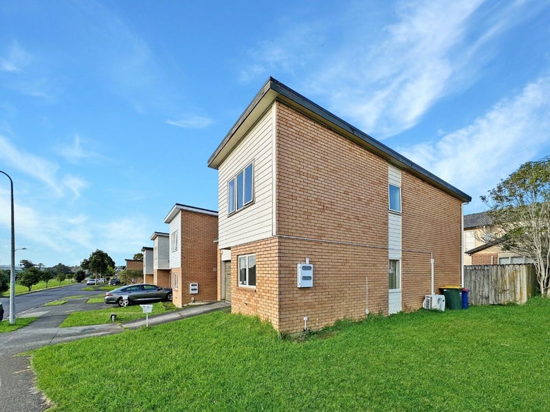 35 Brashier Circle, Sunnyvale, Auckland - Carousel 1