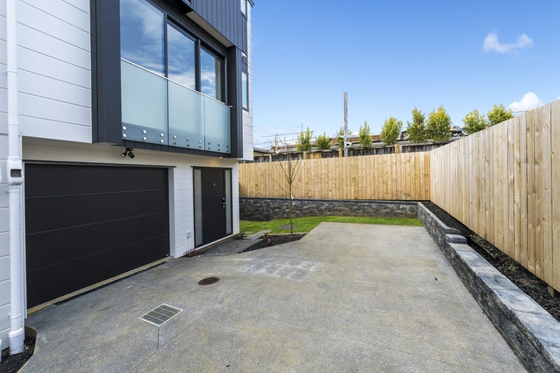 8/6 Shakespeare Road, Milford, Auckland - Carousel 2
