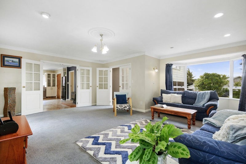 16 Mossburn Grove, Kelson, Lower Hutt - Carousel 2