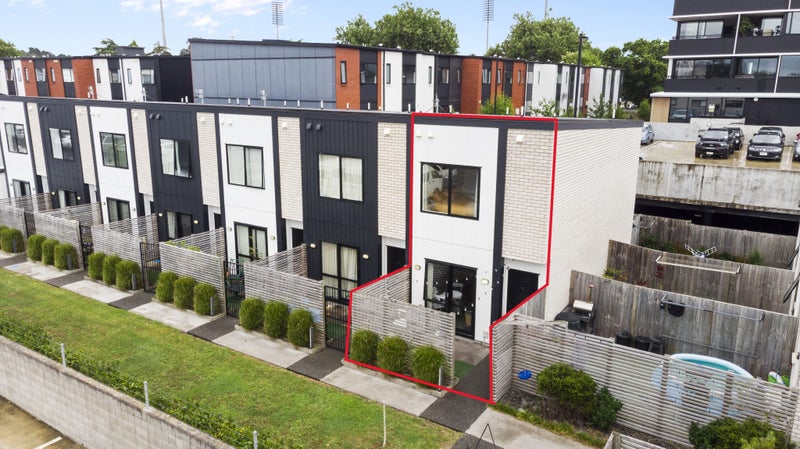 6/1 Vialou Street, Hamilton Central, Hamilton - Carousel 1