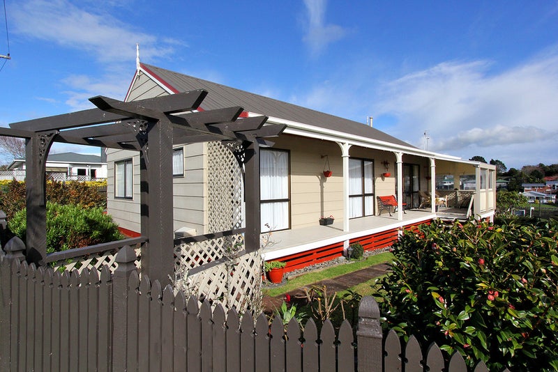 7A Truro Place, Lynmouth, New Plymouth - Carousel 1